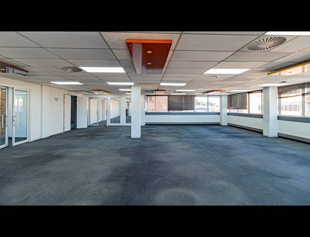 1,174M² OFFICE TO LET IN FERNDALE